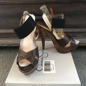 Jessica Simpson “NEW” brown snake 🐍 print heels.